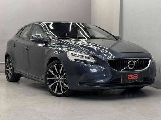 VOLVO V40 2.0 T4 MOMENTUM GASOLINA 4P AUTOMÁTICO